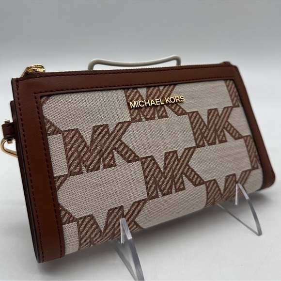 Michael Kors Large Double Zip Wallet
Wristlet Brown - Picture 3 of 10